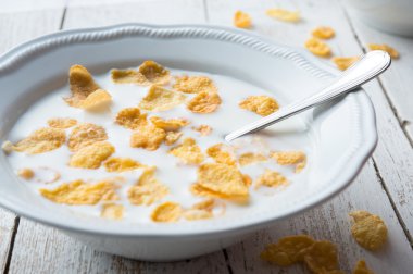 Süt ve Mısır gevreği Kahvaltı