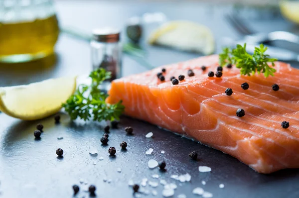 Fresh salmon fillet — Stock Photo, Image