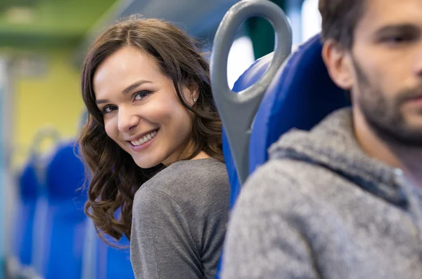 Gelukkig passagiers in de trein — Stockfoto