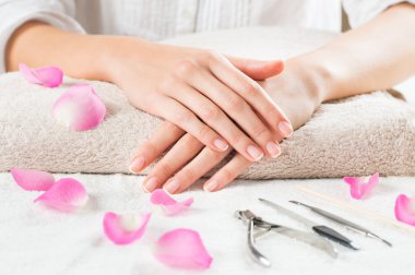 Havlu üzerinde eller Beautyful kadın