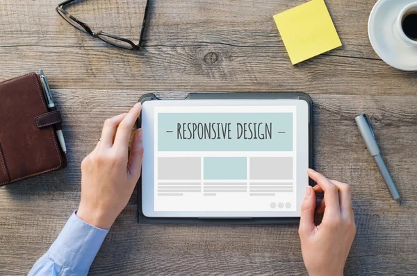 Responsive design på digitala tablett — Stockfoto