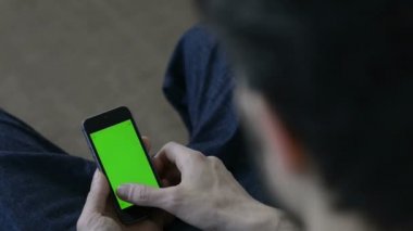 Smartphone kullanarak işadamı eller.