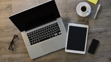 İş Danışma, çalışma yeri