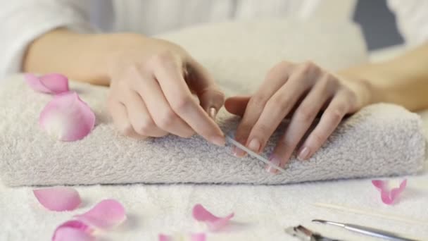 Beautyful woman hands doing manicure — Stock Video