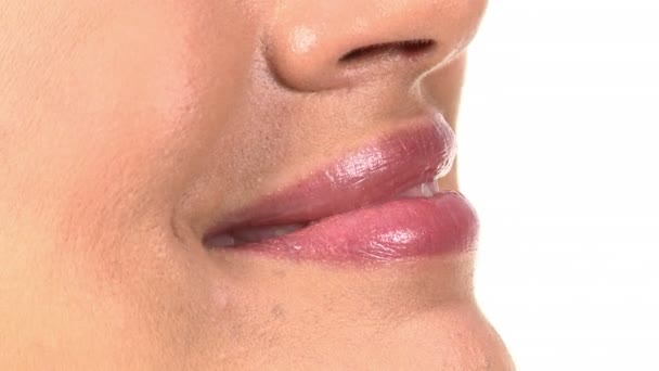 Leende kvinna med läppstift — Stockvideo