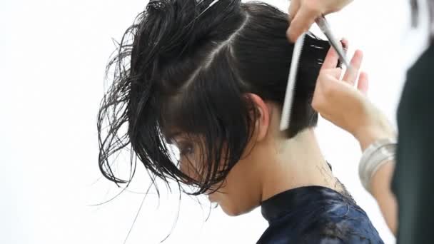 Nő hajvágás a fodrásznál
