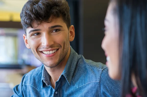 Happy couple looking at each other — Stock Photo, Image