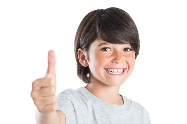 Fiú mosolyogva hüvelykujjával felfelé — Stock Fotó
