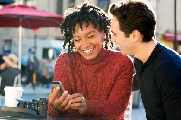 Couple looking at phone outdoor — Stock Photo, Image