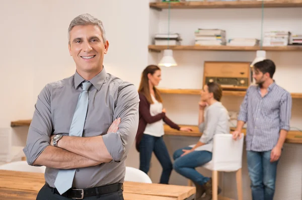 Gelukkig volwassen zakenman — Stockfoto