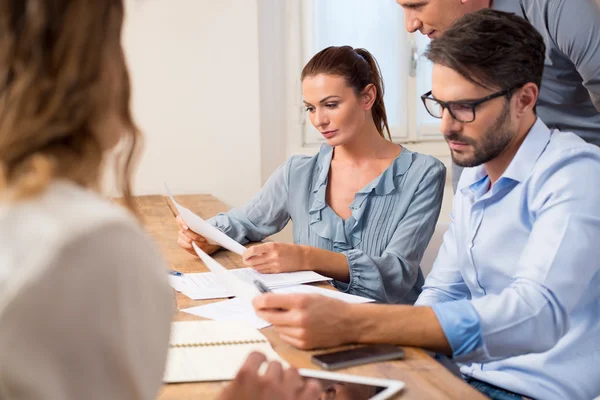 Boardroom meeting op kantoor — Stockfoto