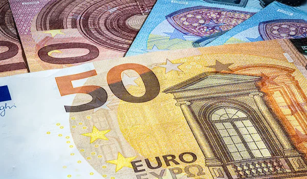 Una Gran Pila Billetes Euros Muchos Billetes Euro Encuentran Uno — Foto de Stock