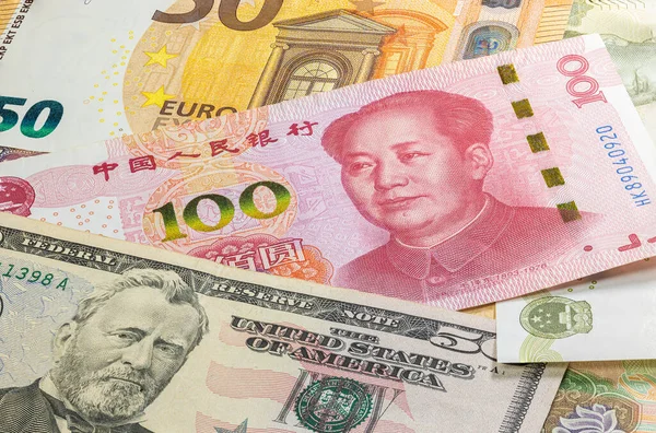 Close Hundred Yuan People Republic China Laying Dollar Euro Banknotes — Stock Photo, Image