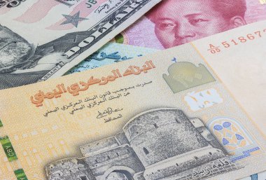Rial 'a yakın, Yemen Cumhuriyeti' nin banknotları. Rials 'ın ön plan sanat tasarımının detaylı bir görüntüsü. Detaylı para arka plan duvar kağıdı. Arap ülkesinin döviz banknotları. 200 Rial Yemen