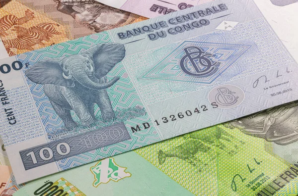 Kongo Cumhuriyeti Frangı 'na yakın. Afrika ülkesinin kağıt banknotları. Banka logosu BCC 'nin ayrıntılı yakalanması. Ayrıntılı para arkaplan duvar kağıdı.