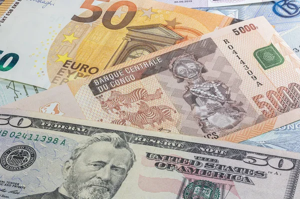 Cerca 5000 Francos República Del Congo Entre Dólares Euros Billetes — Foto de Stock