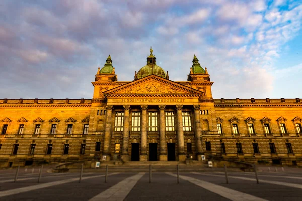 莱比锡市联邦高级法院大楼的日出 位于莱比锡市中心的德国联邦法院 在民主德国时期 联邦法院是Georgi Dimitroff博物馆 — 图库照片
