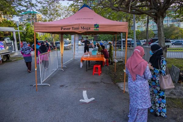 Controle Entrada Com Aplicativo Smartphone Medição Temperatura Mercado Fresco Putrajaya — Fotografia de Stock