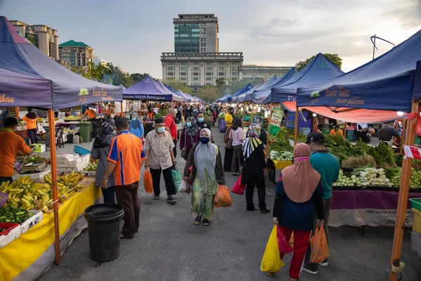 Den Fräscha Marknaden Putrajaya Nära Huvudstaden Kuala Lumpur Upptagen Ansiktsmasker — Stockfoto