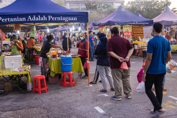 Kuala Lumpur Malaysia Oktober 2020 Människor Köar För Gatumaterial Gatumarknad — Stockfoto