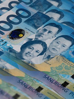 1000 Peso 'luk Filipinler banknotunun ön yüzünde. 1000 Filipinli Peso hayranı. Ada Eyaleti 'nin parası. Bir sürü Peso. Filipinler 'in kağıt para ya da banknotları