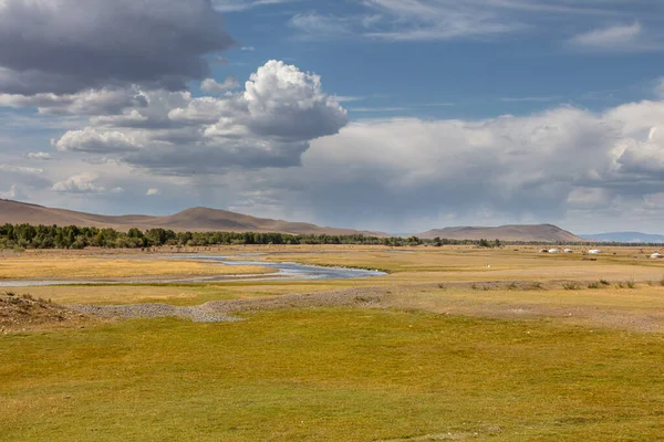 Chuluut River Flow Mongolian Steppe Blue Sky Withe Clouds Herd — Stock Photo, Image