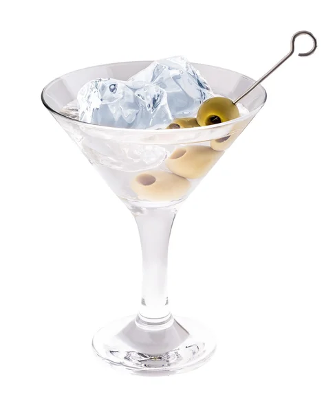 Delicioso cóctel con aceitunas y cubitos de hielo en vaso de martini sobre fondo blanco . —  Fotos de Stock