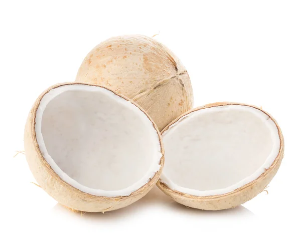 Cocos dulces jóvenes de cerca aislados sobre fondo blanco . — Foto de Stock