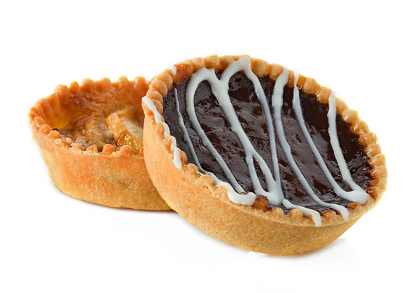 Tårtor med äpplen och choklad, tartlets isolerad på vit bakgrund — Stockfoto