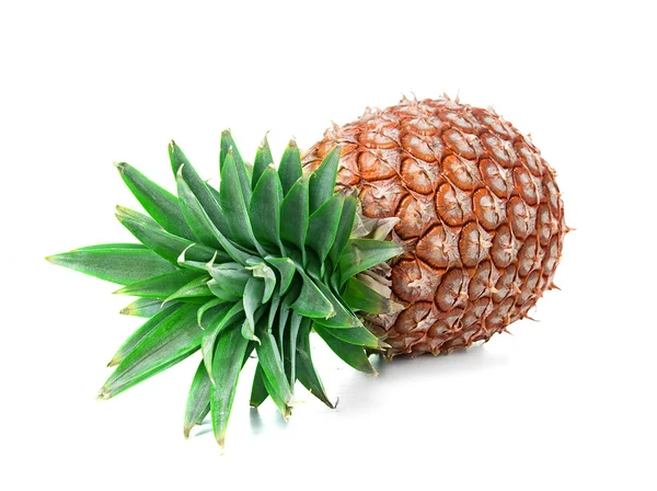 Ananas isolerad på vit bakgrund — Stockfoto