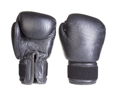 Boks eldivenleri beyaz arkaplanda izole edildi