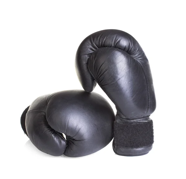Боксерские перчатки на белом фоне — стоковое фото