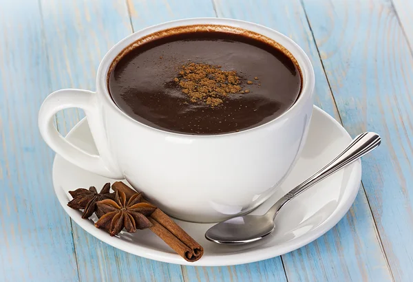 Varm choklad med kanel och anis — Stockfoto