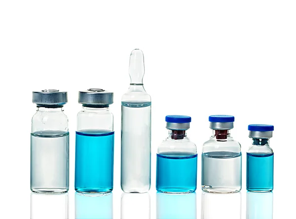 Ampolas, frascos, frascos isolados sobre fundo branco — Fotografia de Stock