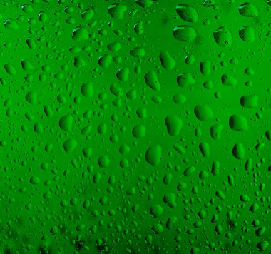 Doku su şişesini üzerinde bırakır. Bira arka plan