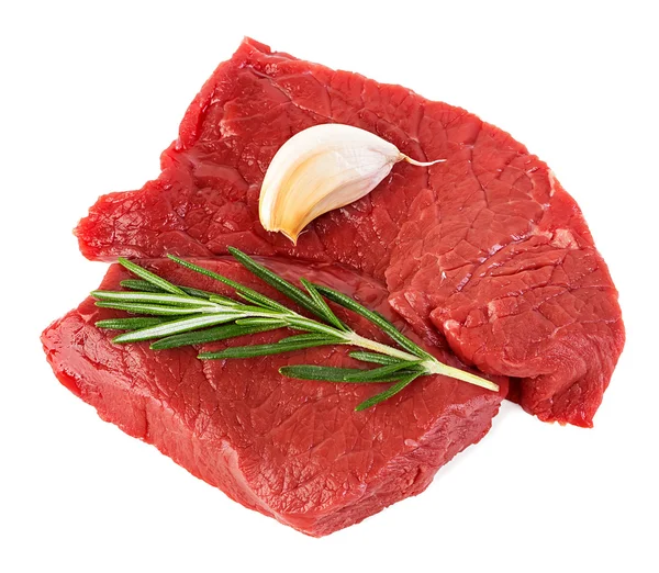 Carne de bovino carne crua isolada sobre fundo branco — Fotografia de Stock