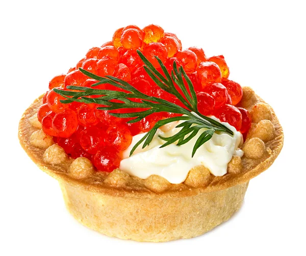 Tartaleta con caviar rojo aislado sobre fondo blanco —  Fotos de Stock