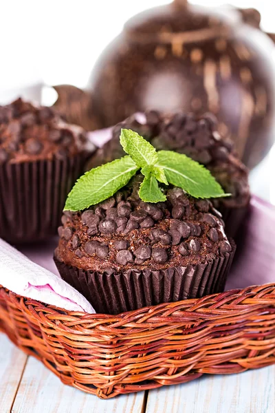 Homemade chocolate muffins in paper cupcake holder on a wooden background — Stock Photo, Image