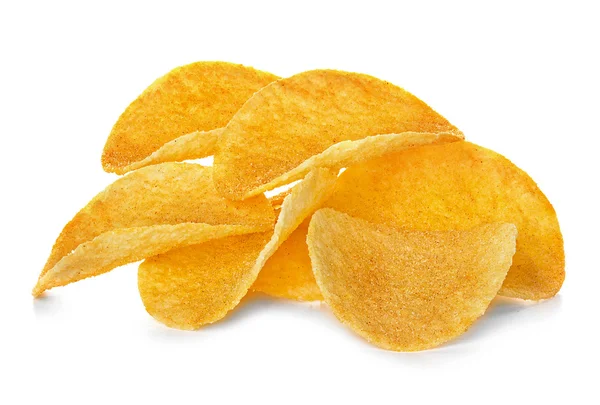 Картофельные чипы крупным планом, изолированные на белом фоне — стоковое фото