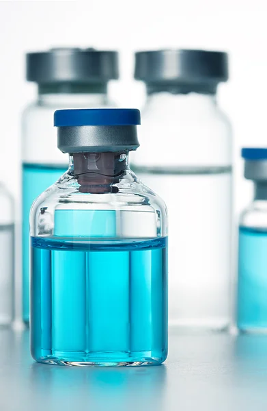 Flesjes van het vaccin — Stockfoto