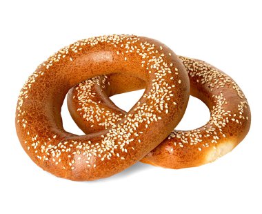 Beyaz arka plan üzerinde izole susam ile simit