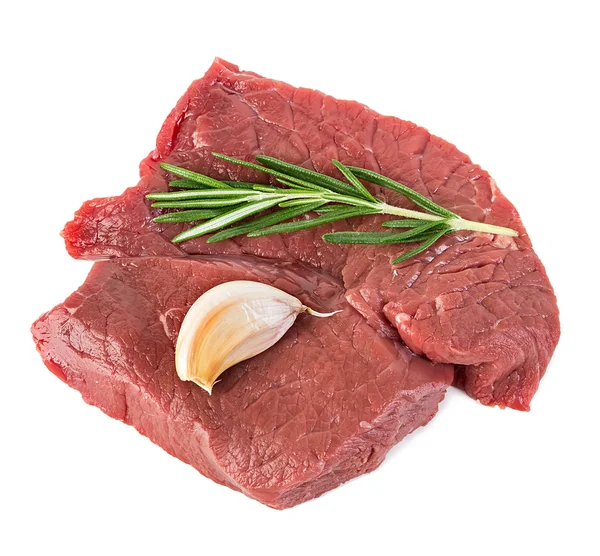 Nötkött rått kött isolerad på vit bakgrund — Stockfoto