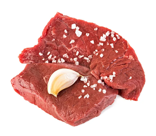 Nötkött rått kött isolerad på vit bakgrund — Stockfoto