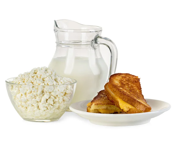 Cottage cheese, jug of milk and a sandwich isolated. — Stock fotografie