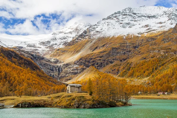 Pequena Casa Pedra Ilhota Lago Palu Abaixo Glaciar Piz Palu — Fotografia de Stock