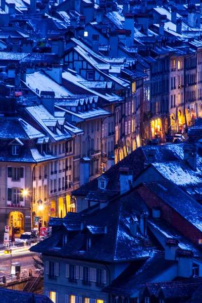 Techos Casas Centro Berna Invierno Hora Azul Con Edificios Nevados — Foto de Stock