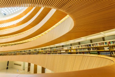Zürih, İsviçre - 15 Kasım 2020: Zürih Üniversitesi Hukuk Kütüphanesi, İsviçre.