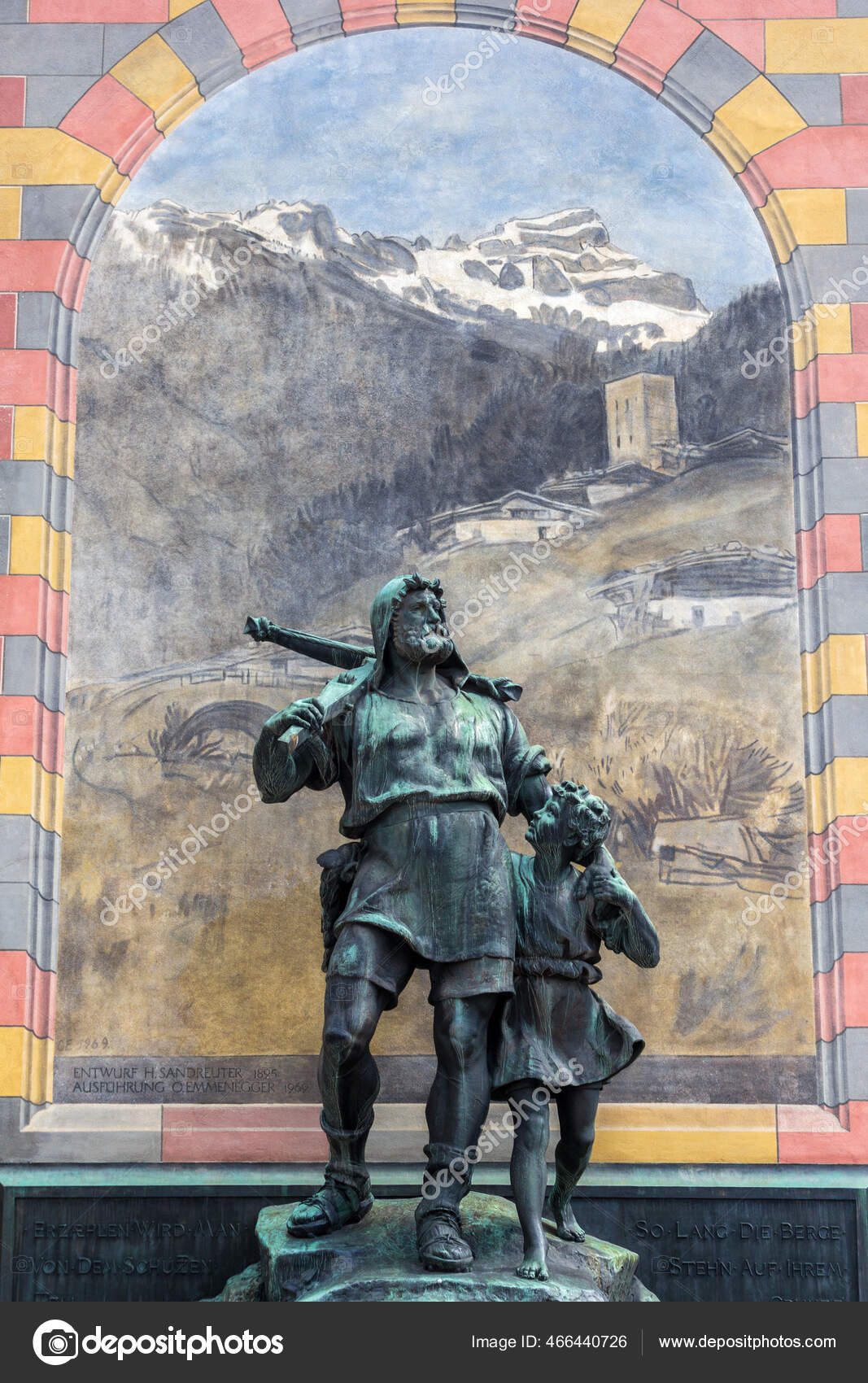 Statua Guglielmo Tell Suo Figlio Rathausplatz Piazza Del Municipio Altdorf  — Foto stock di © siyue #466440726, image size:1067x1700