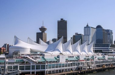 Vancouver, Kanada - 28 Mayıs 2015: Ana yolcu gemisi terminali için Kanada Place Harbor, 1927 yılında inşa edilmiştir..
