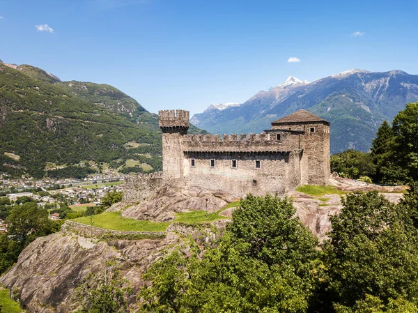 Ilmakuva Keskiaikainen Linna Castello Sasso Corbaro Pääkaupungissa Canton Ticino Bellinzona — kuvapankkivalokuva